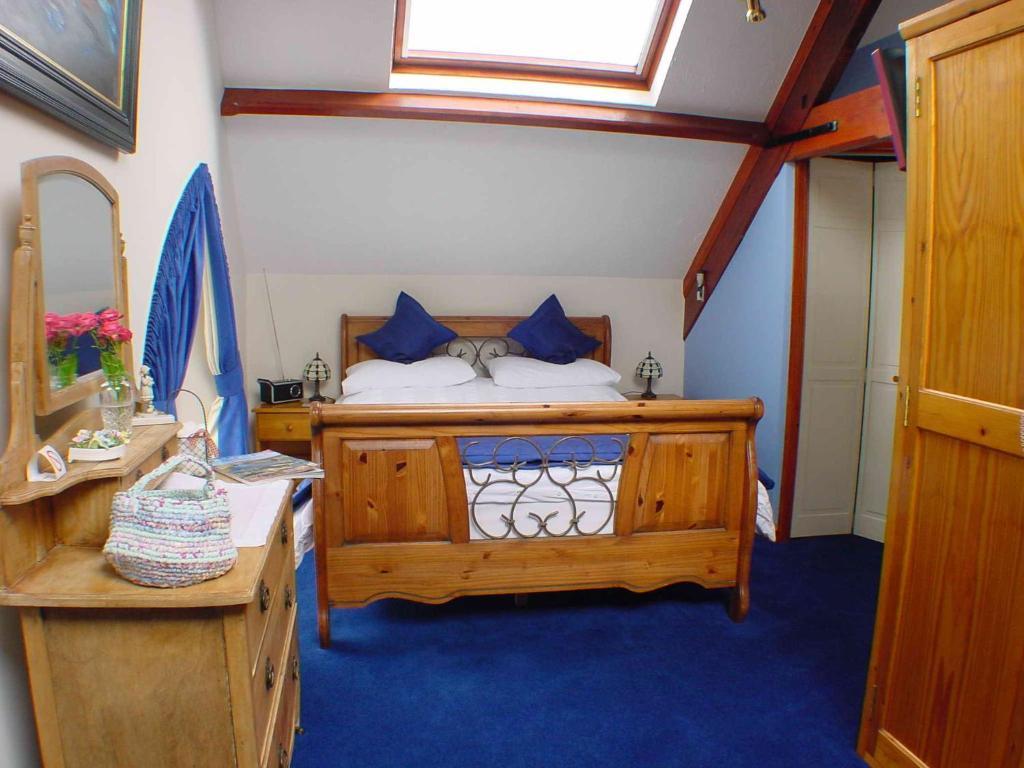 The Old School House Hotel Yelverton Room photo